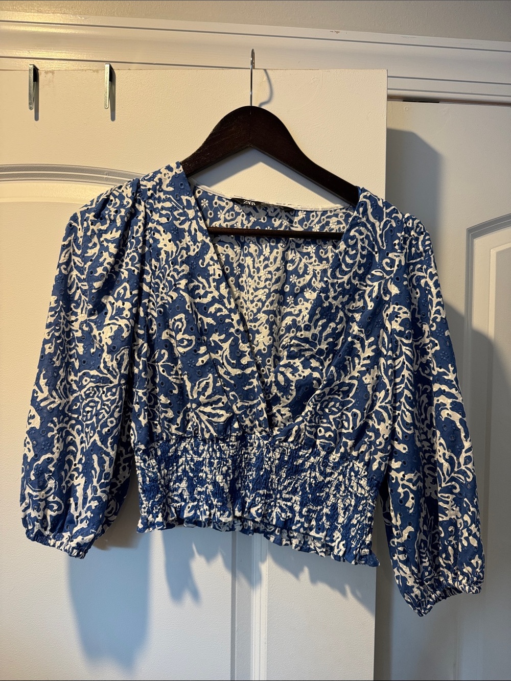 Zara Blue and White Floral Wrap-Style Cropped Blouse Size Small